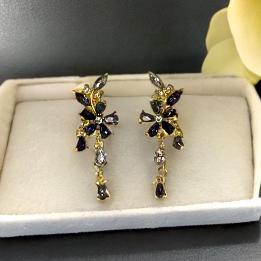 Jolies Fleurs Purple Zircon Earrings - Picture 4 of 4